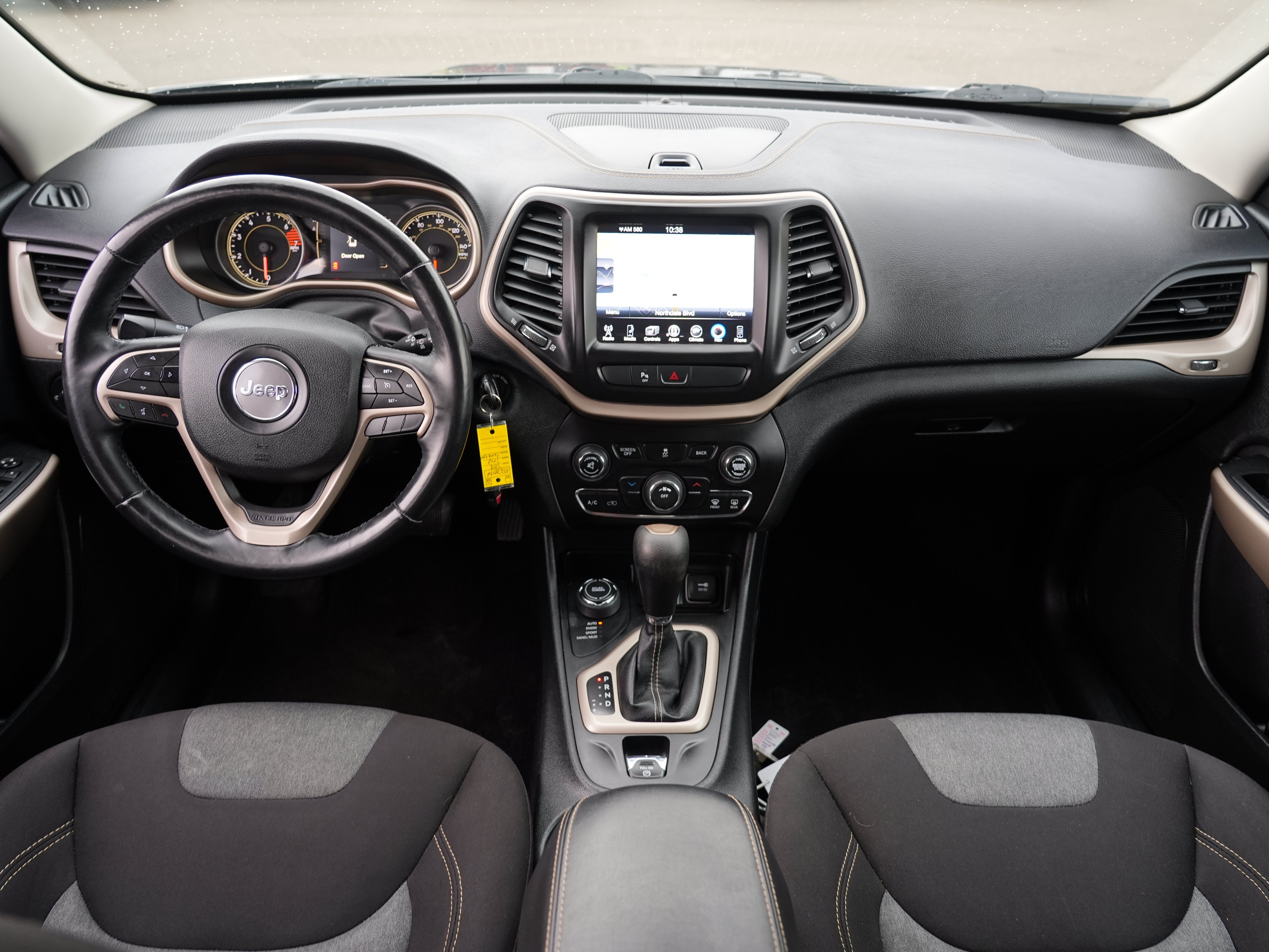 Used 2018 Jeep Cherokee Latitude AWD/4WD image 26