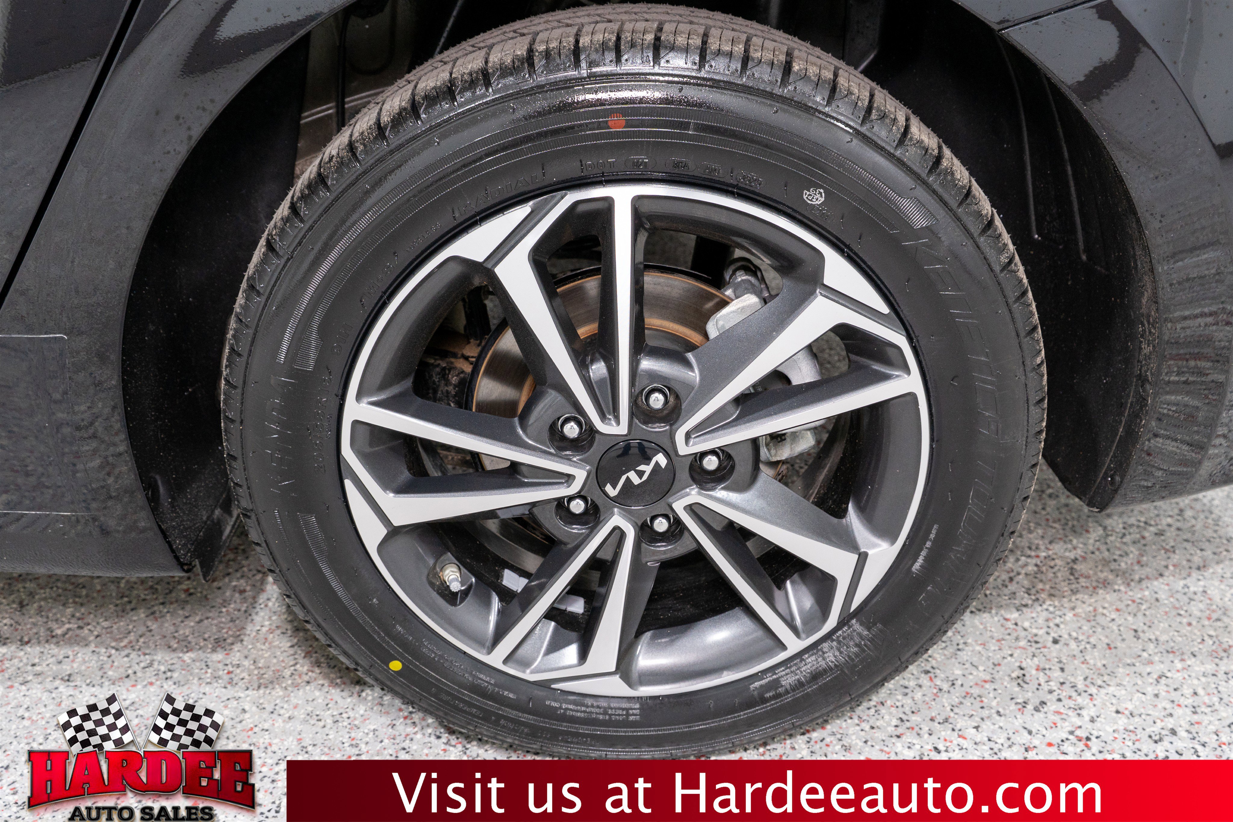 Used 2024 Kia Forte LXS image 10