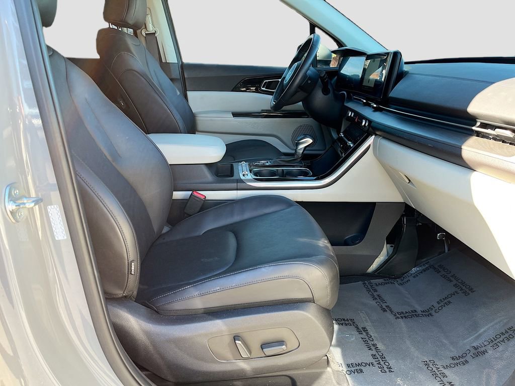 Used 2024 Kia Carnival SX image 28