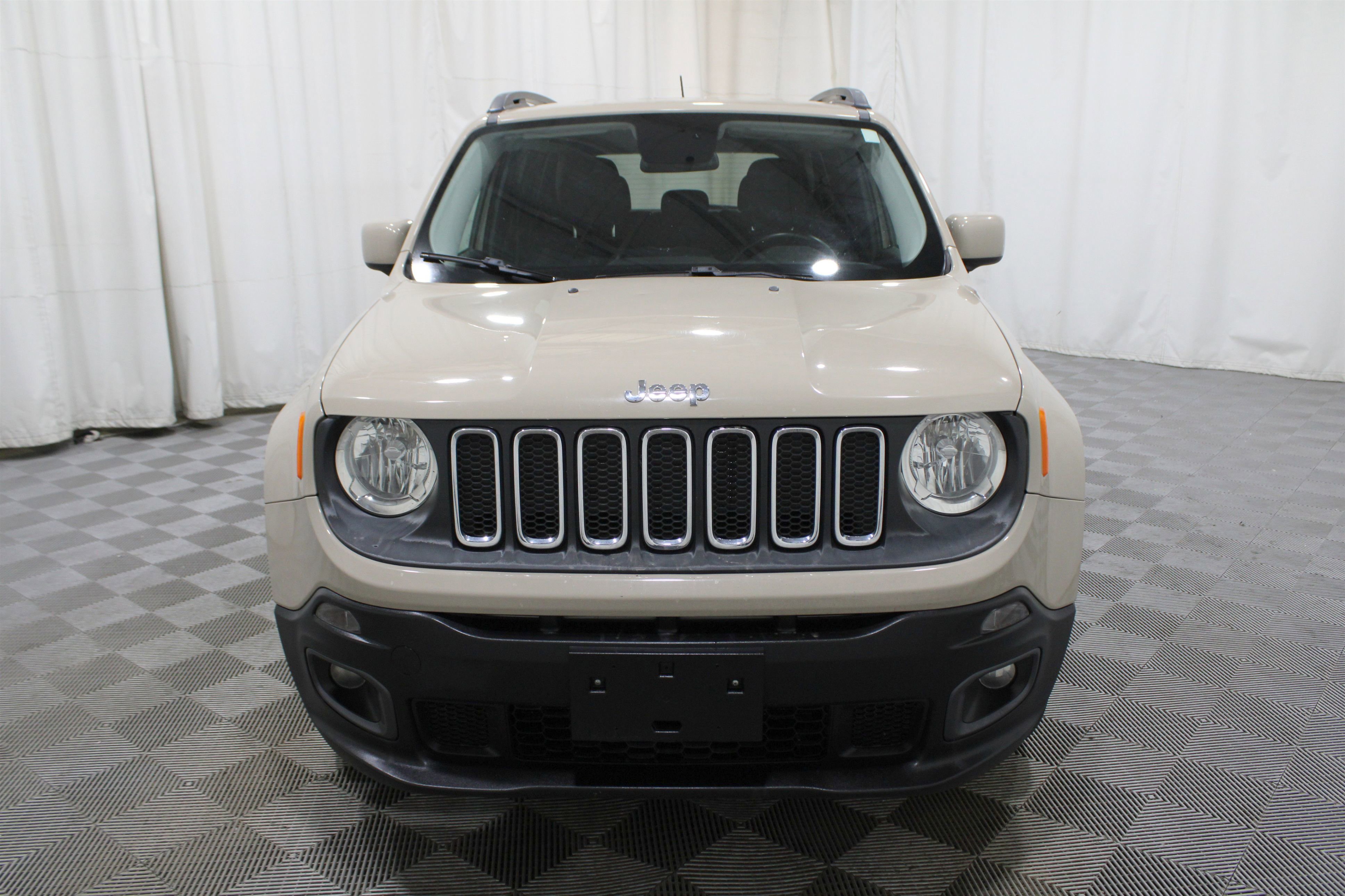 Used 2016 Jeep Renegade Latitude w/ Cold Weather Group image 34