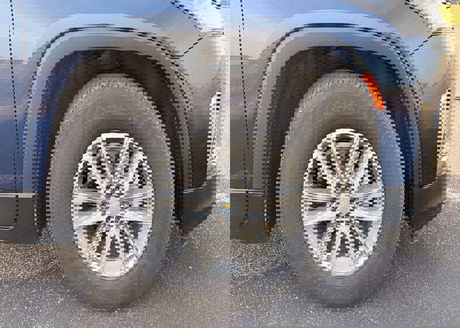 Used 2023 Chevrolet Traverse LT image 16