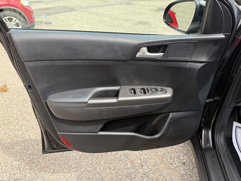 Used 2018 Kia Sportage LX image 11