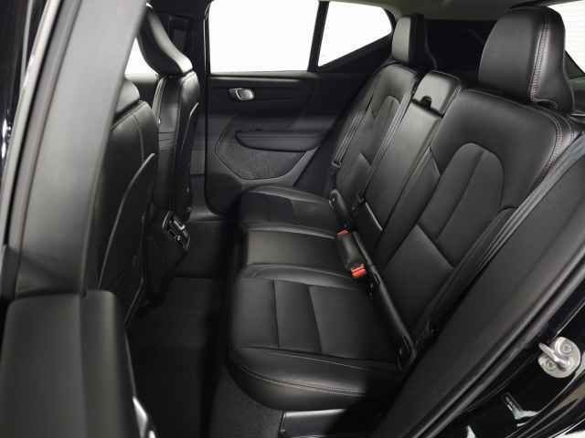 Certified 2024 Volvo XC40 B5 Plus w/ Climate Package AWD/4WD image 32
