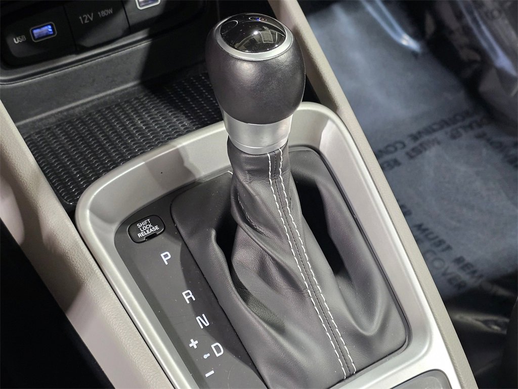 Used 2022 Hyundai Venue SEL image 31