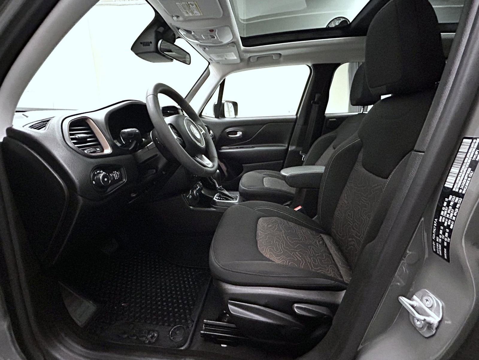 Used 2023 Jeep Renegade Latitude w/ Sun/Sound Group image 10