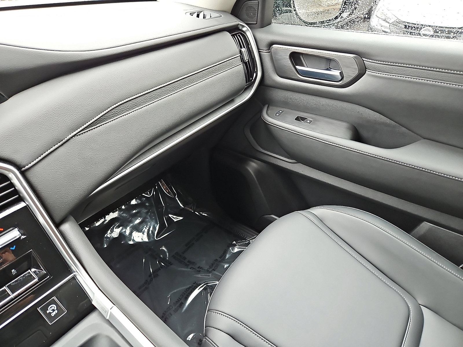 Certified 2025 Nissan Armada SV image 22