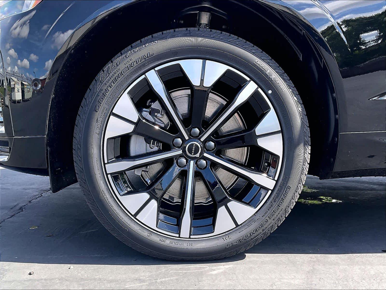 New 2026 Volvo XC60 T8 Plus w/ Climate Package PRO AWD/4WD image 14