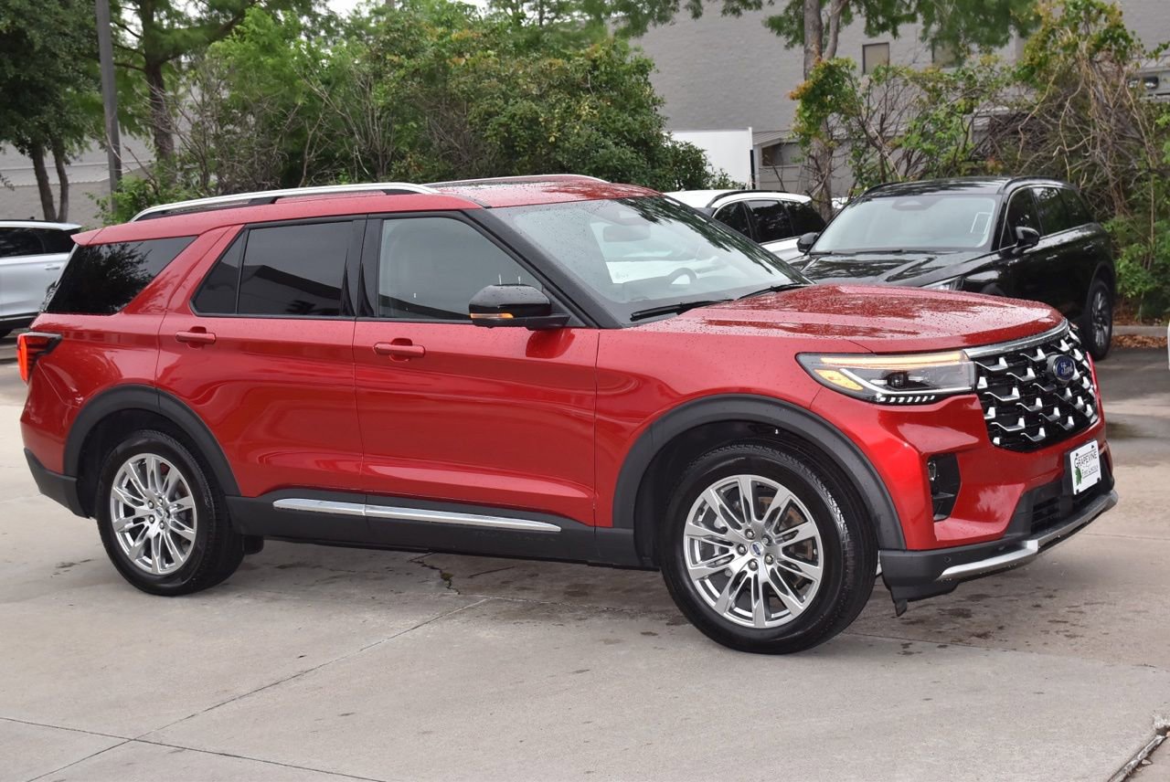 Certified 2025 Ford Explorer Platinum RWD image 5