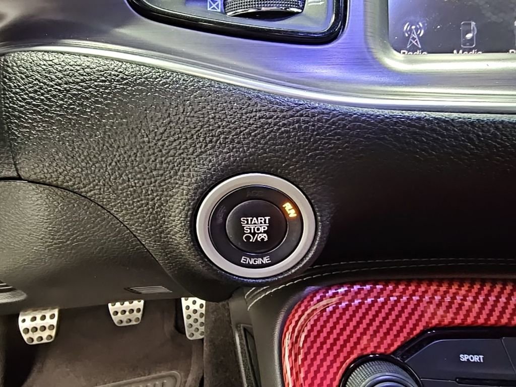 Used 2016 Dodge Challenger R/T image 25