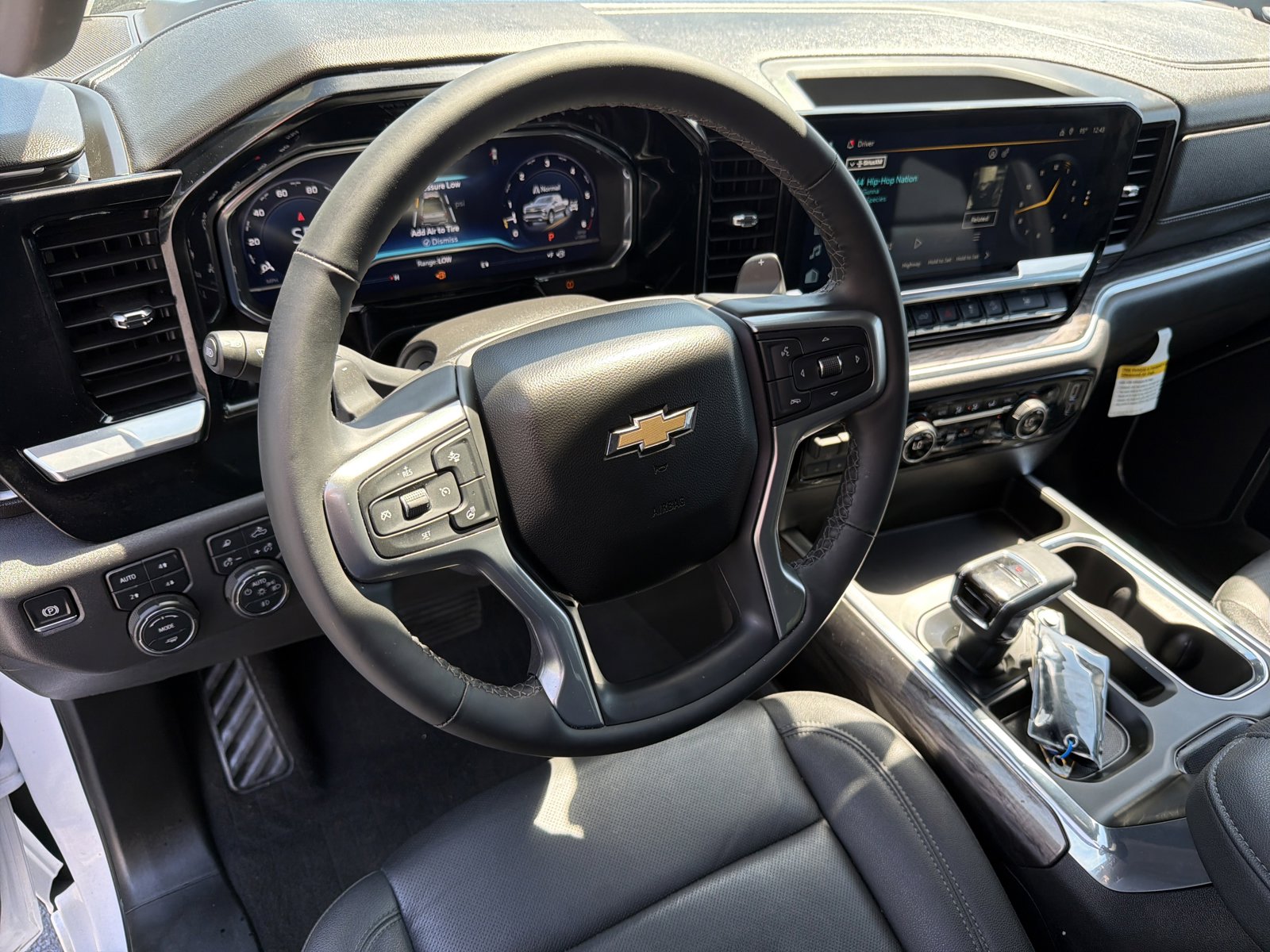 Used 2025 Chevrolet Silverado 1500 LTZ w/ LTZ Premium Texas Edition image 17