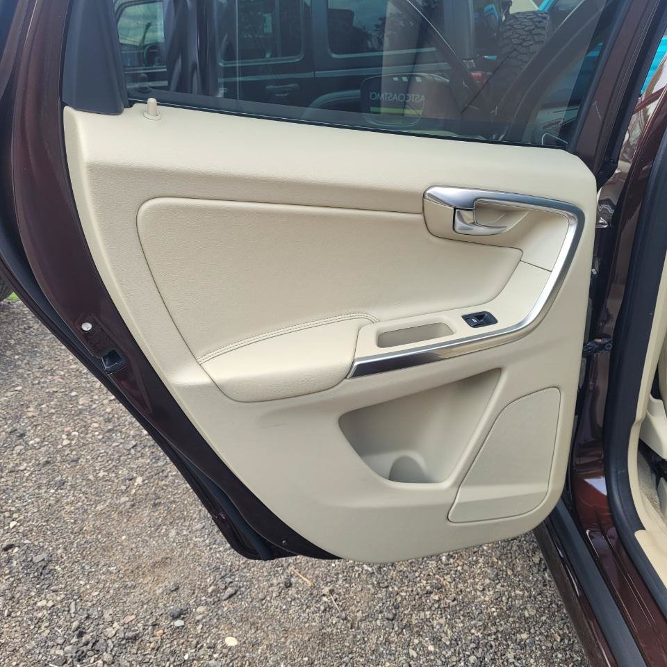 Used 2016 Volvo XC60 T5 Premier AWD/4WD image 32