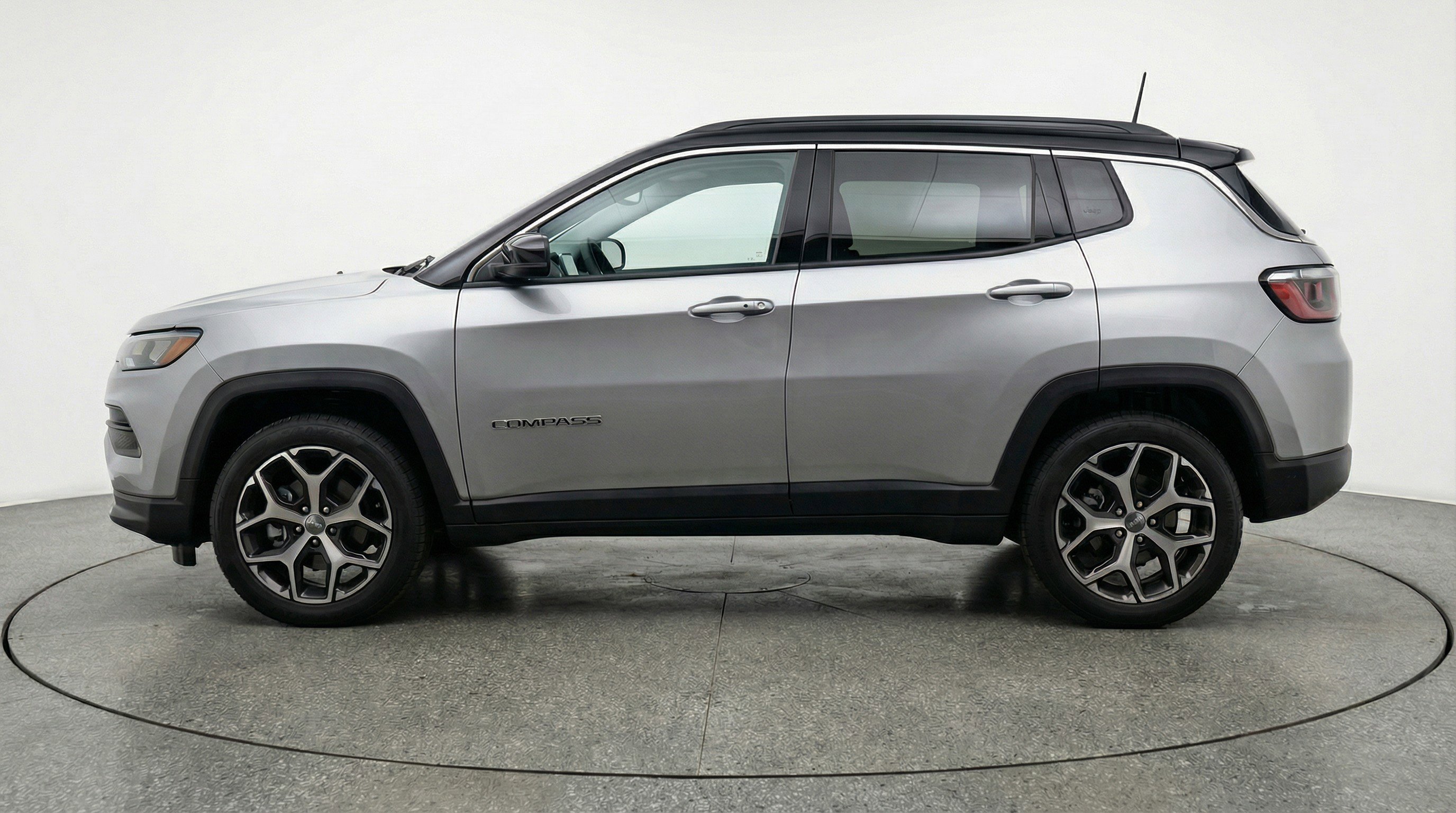 Used 2025 Jeep Compass Limited AWD/4WD image 5