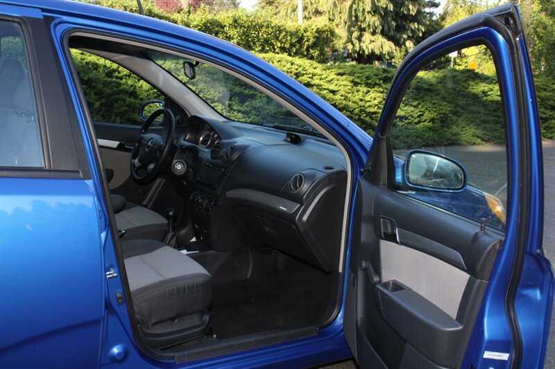 Used 2010 Chevrolet Aveo5 LS FWD image 14