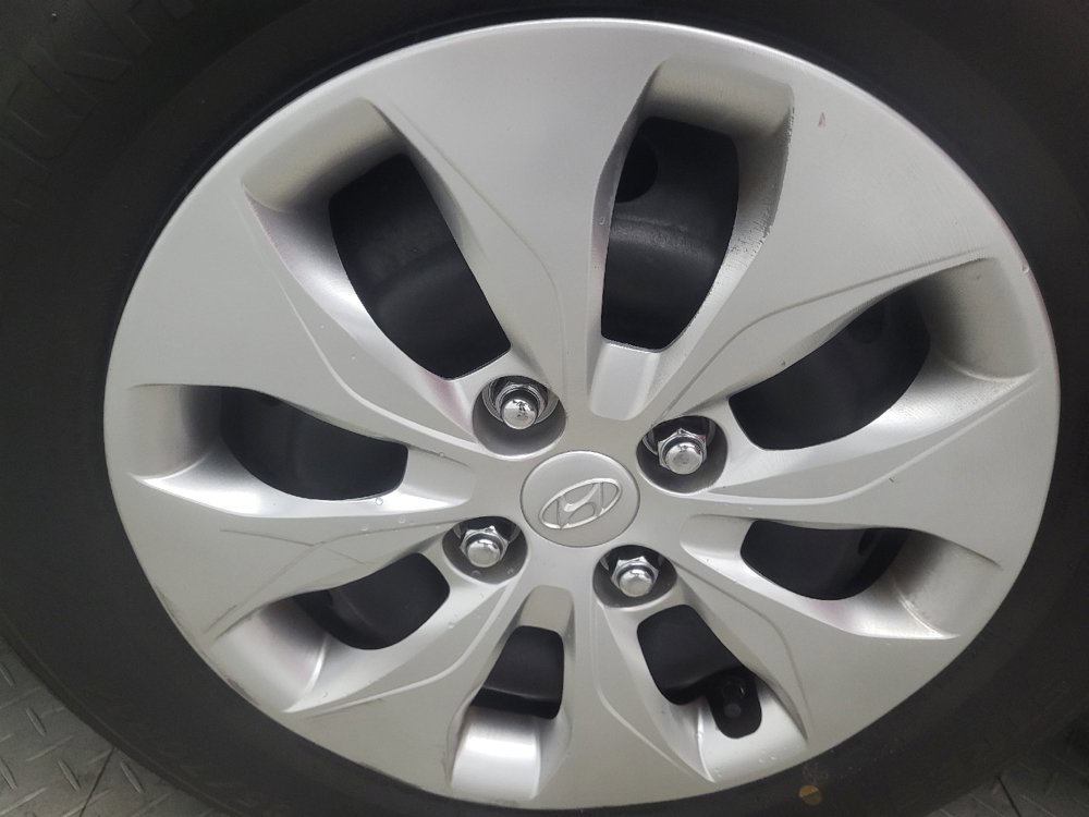 Used 2015 Hyundai Accent GLS FWD image 31
