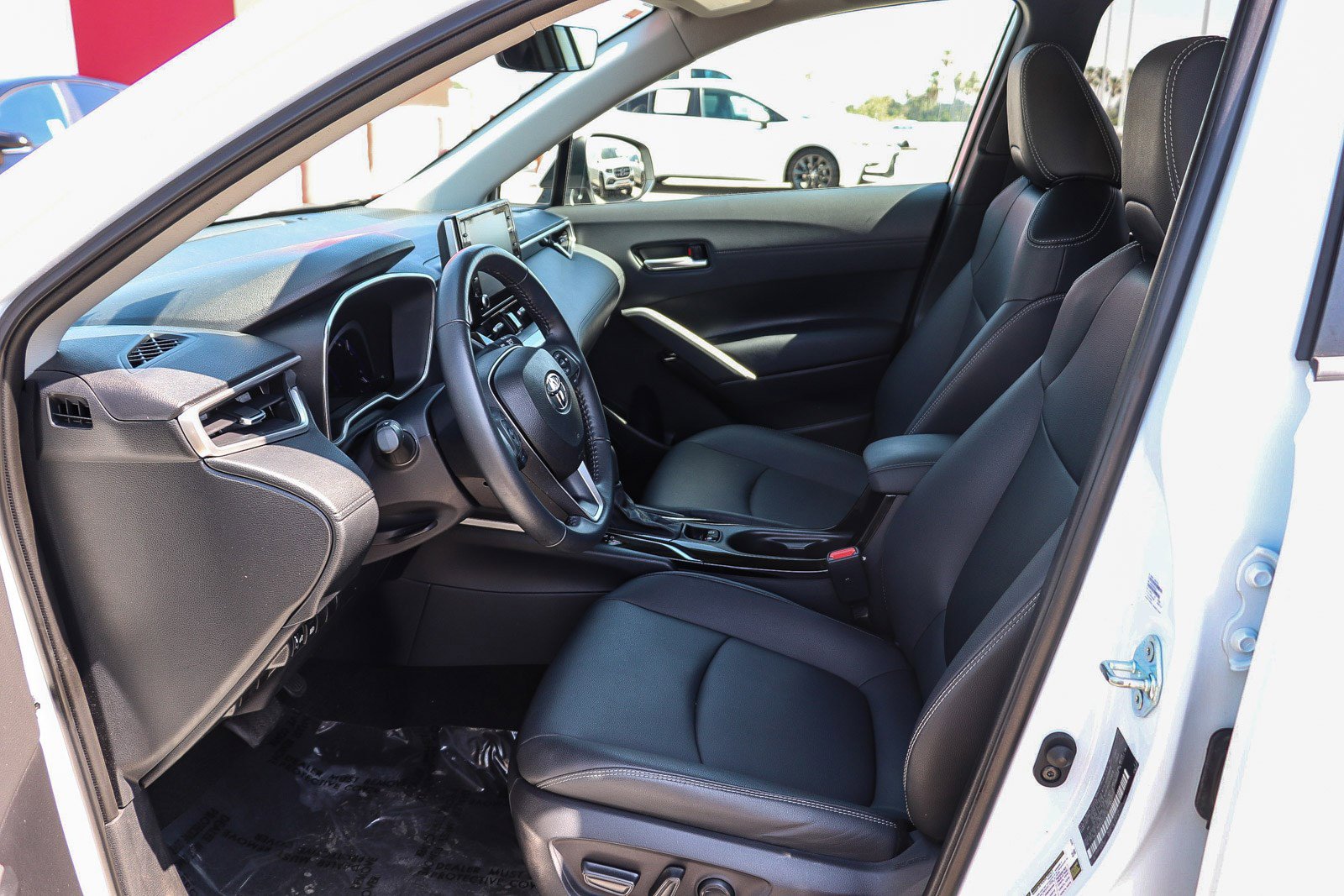 Certified 2022 Toyota Corolla Cross XLE image 17