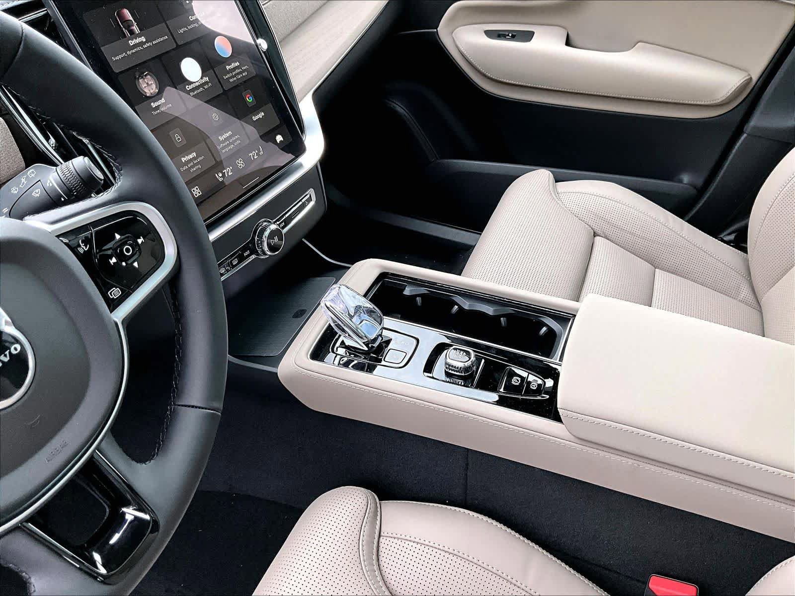 New 2026 Volvo XC90 T8 Ultra w/ Protection Package Premier image 10