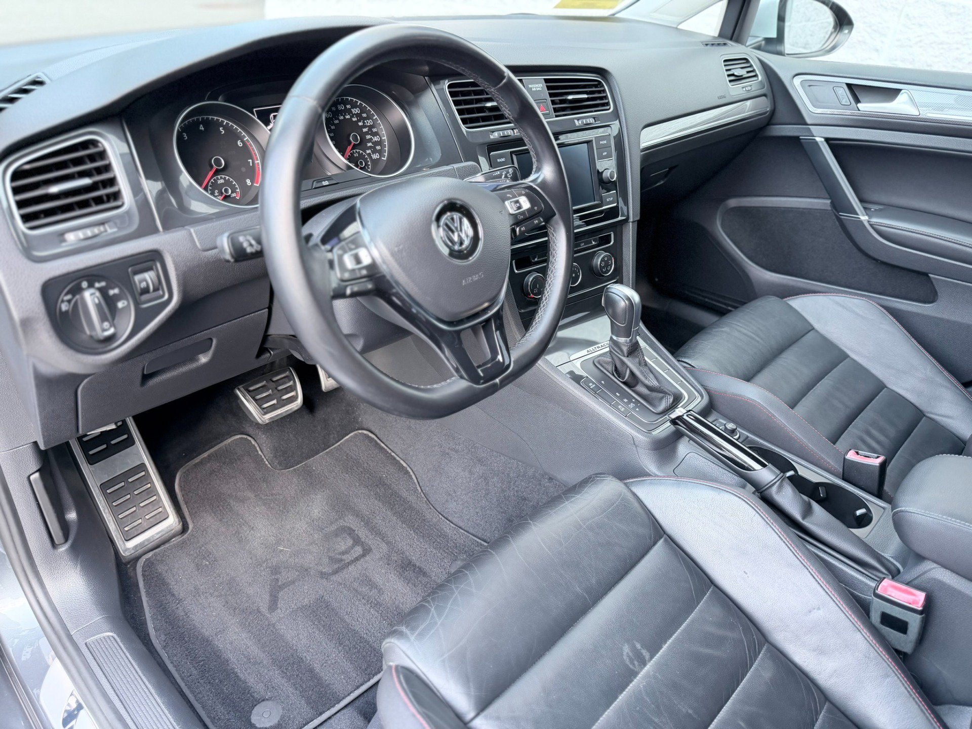 Used 2018 Volkswagen Golf Alltrack S AWD/4WD image 6