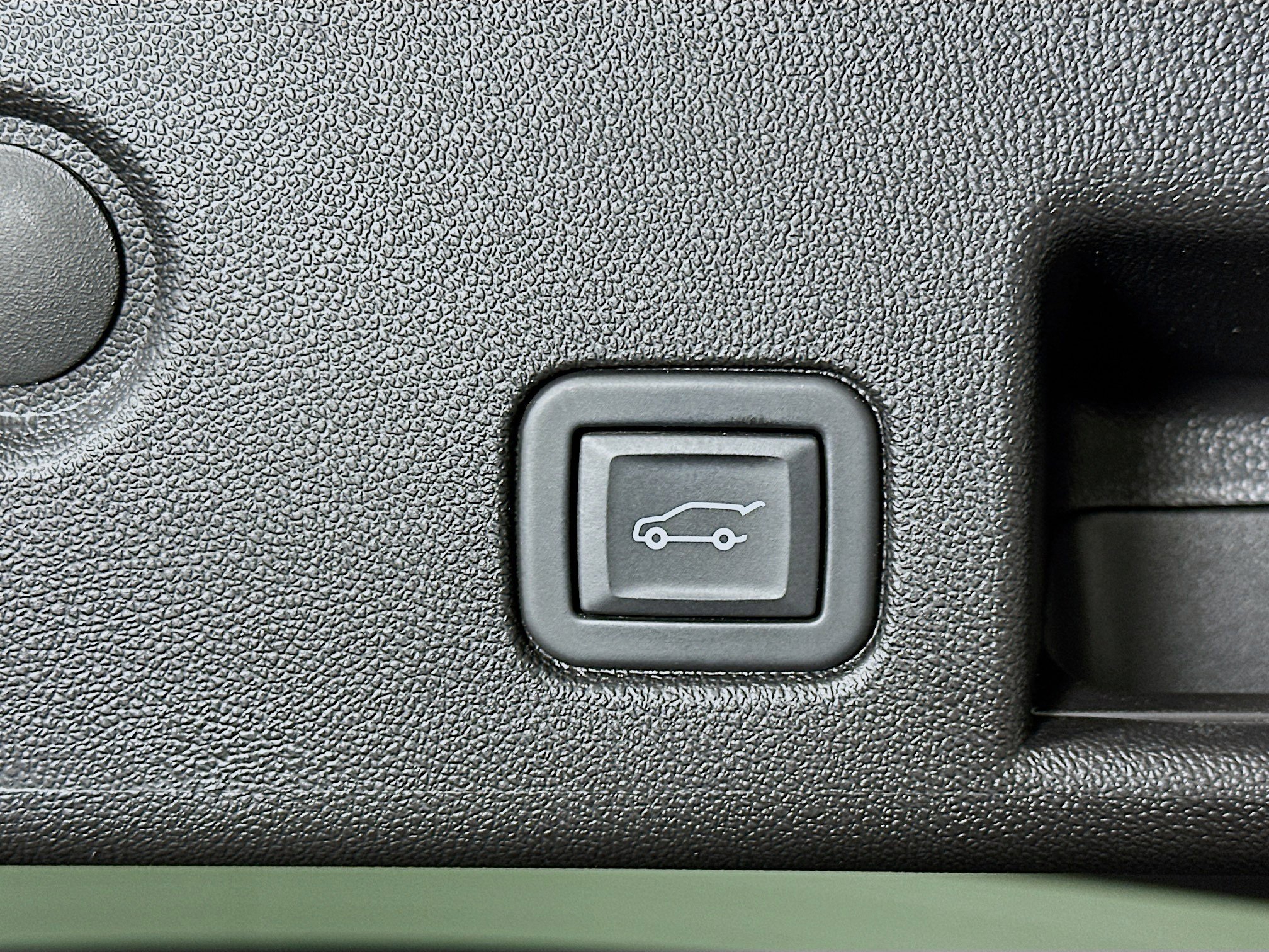 Used 2024 Chevrolet Equinox LT w/ LPO, Floor Liner Package FWD image 27