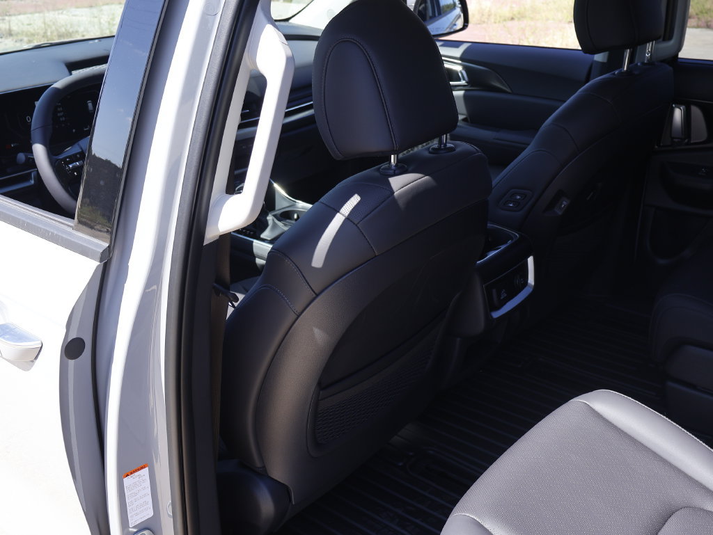 New 2027 Kia Carnival SX w/ Dark Edition Package FWD image 12