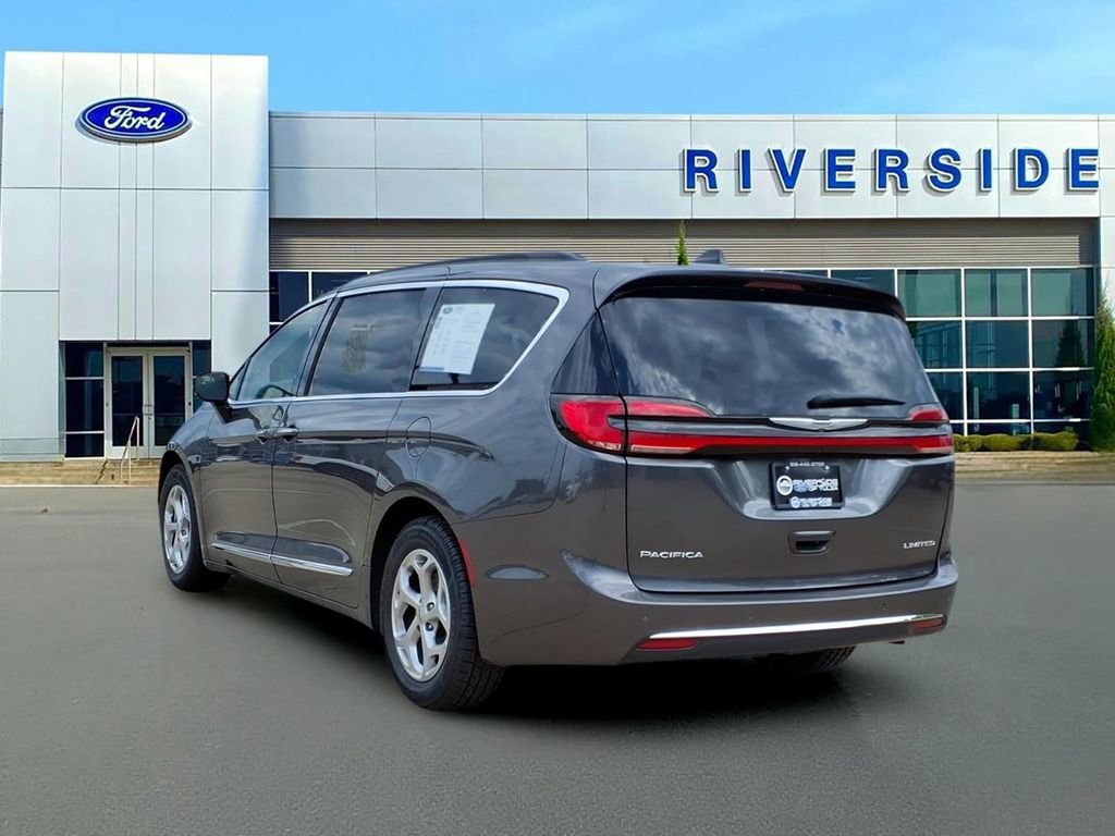 Used 2023 Chrysler Pacifica Limited FWD image 5