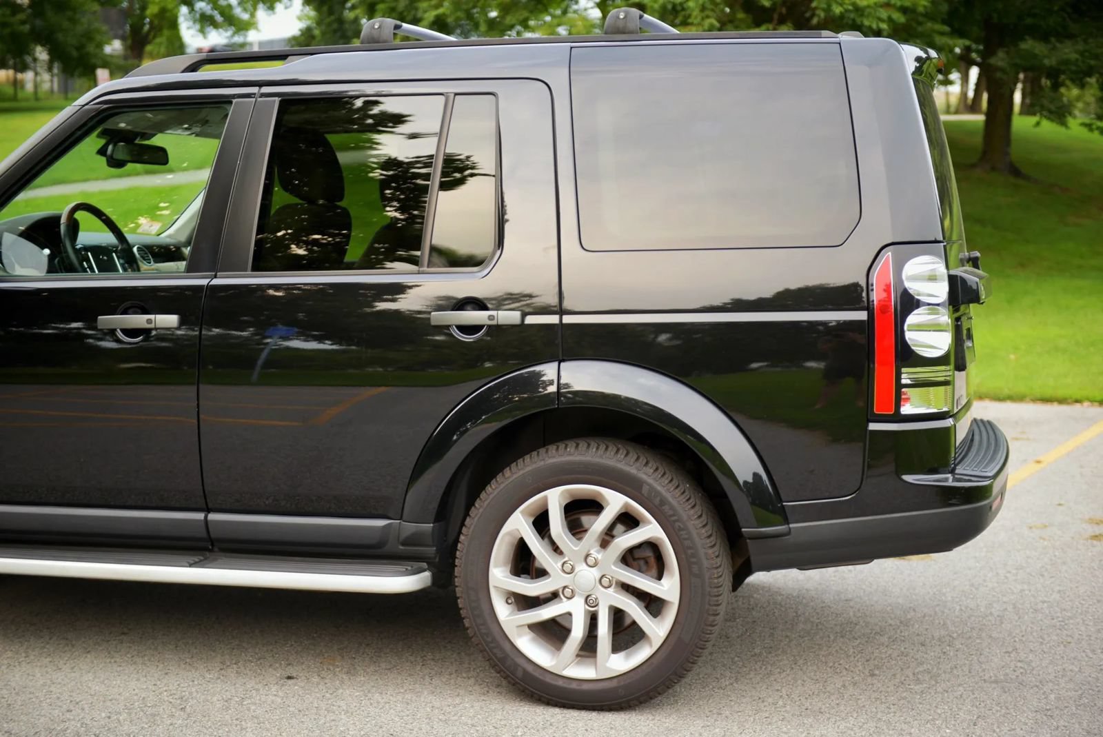 Used 2016 Land Rover LR4 HSE Silver Edition AWD/4WD image 23