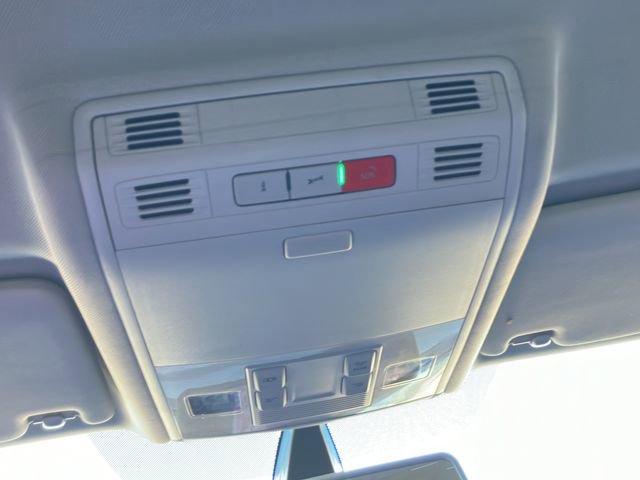 Used 2016 Volkswagen e-Golf SE w/ DC Fast Charging Package image 20