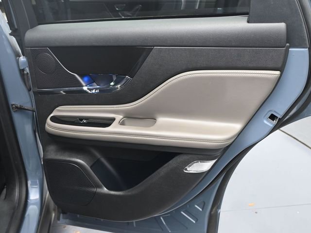Used 2023 Lincoln Corsair Reserve image 32