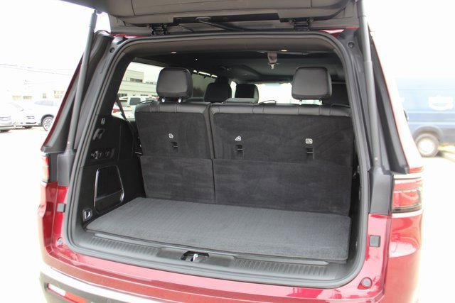 Used 2025 Jeep Wagoneer Series III w/ Premium Group I image 5