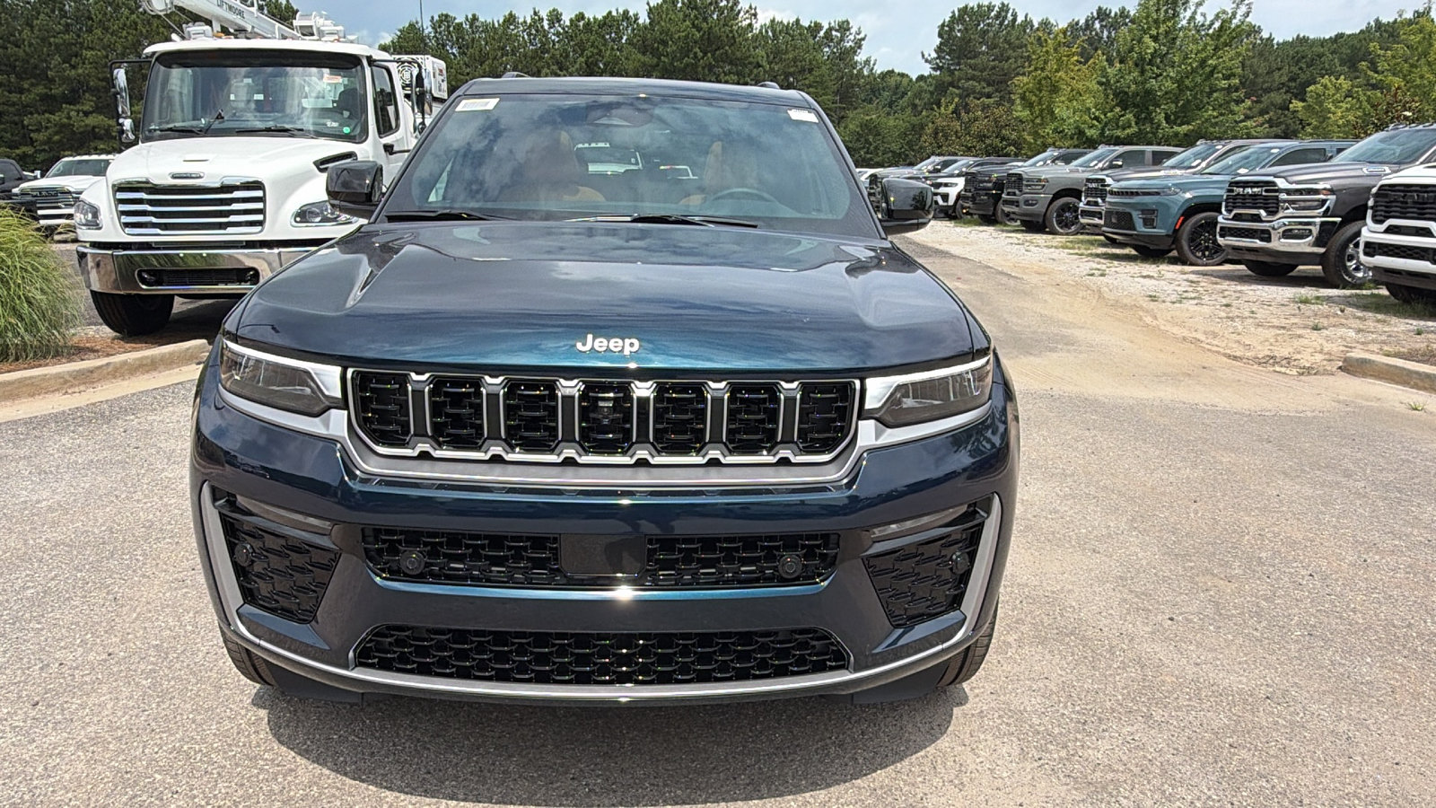 New 2026 Jeep Grand Cherokee Summit AWD/4WD image 3