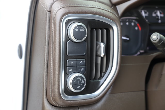 Used 2020 GMC Sierra 1500 SLT RWD image 17
