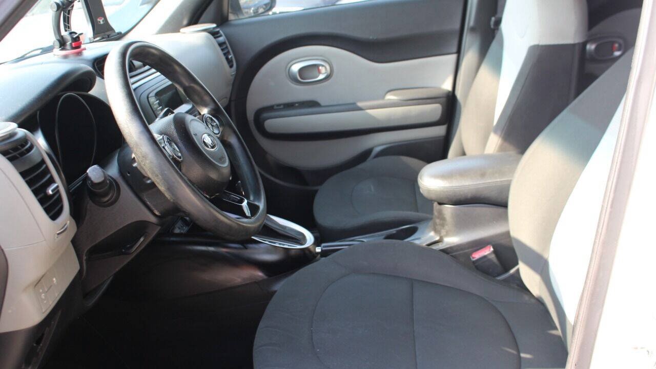 Used 2014 Kia Soul FWD image 12