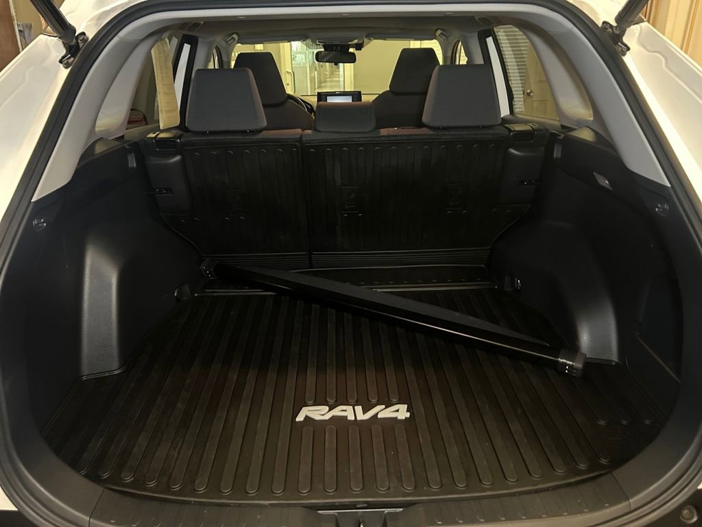 Used 2020 Toyota RAV4 XLE w/ Convenience Package AWD/4WD image 19