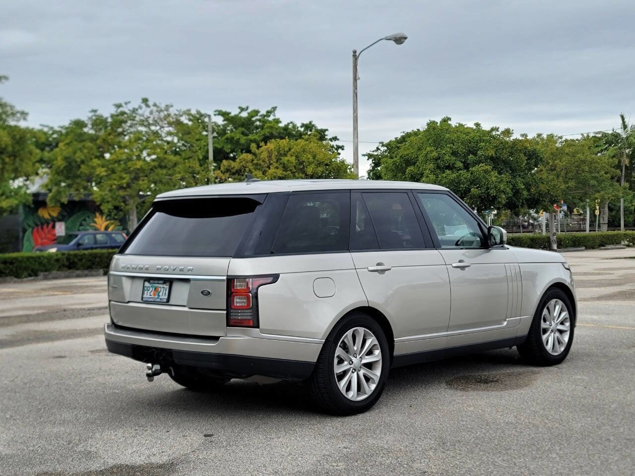Used 2016 Land Rover Range Rover HSE image 6