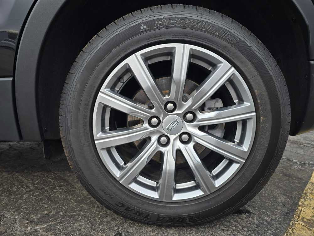 Used 2023 Cadillac XT4 Premium Luxury image 2