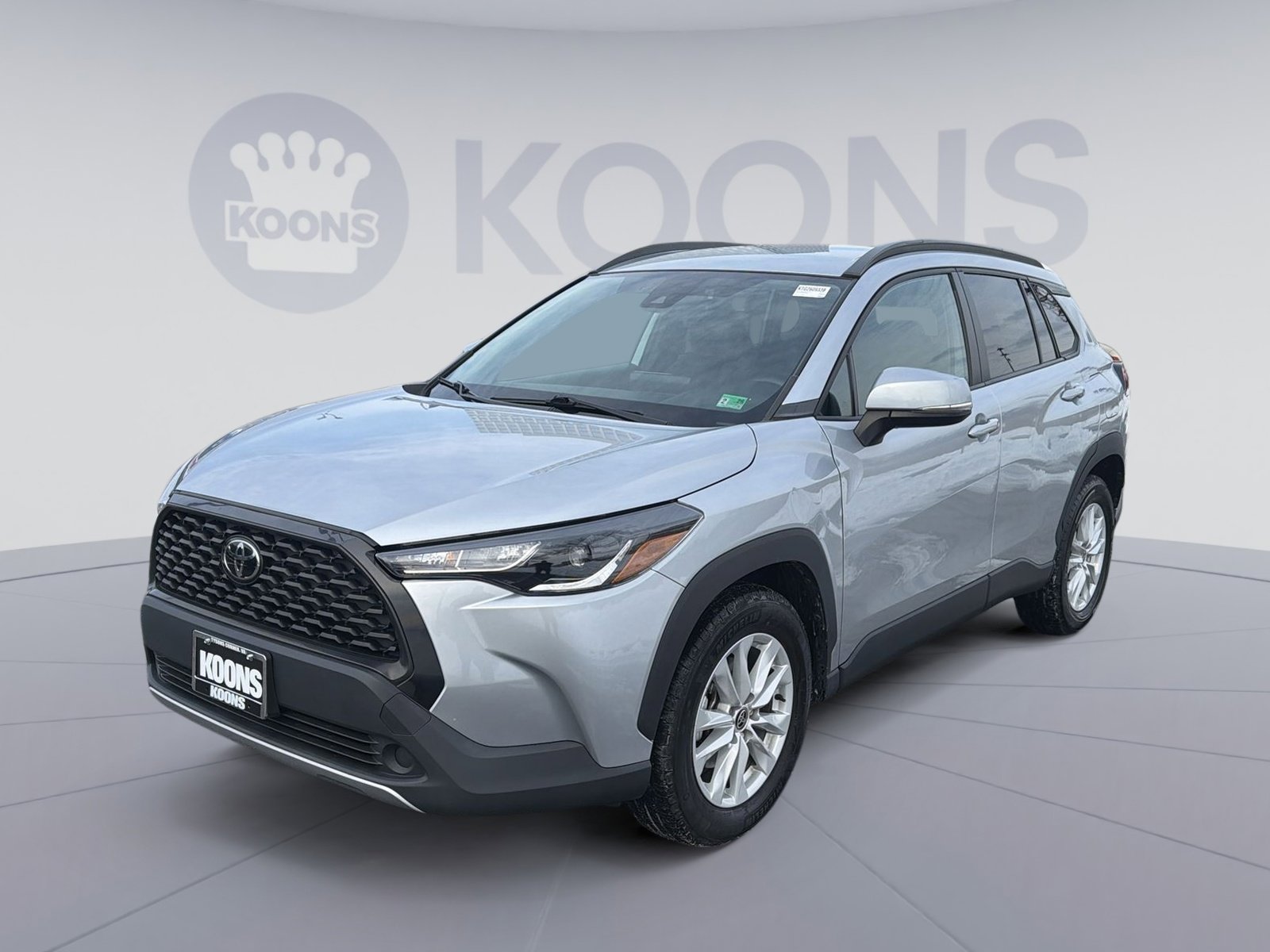 Used 2022 Toyota Corolla Cross LE image 1