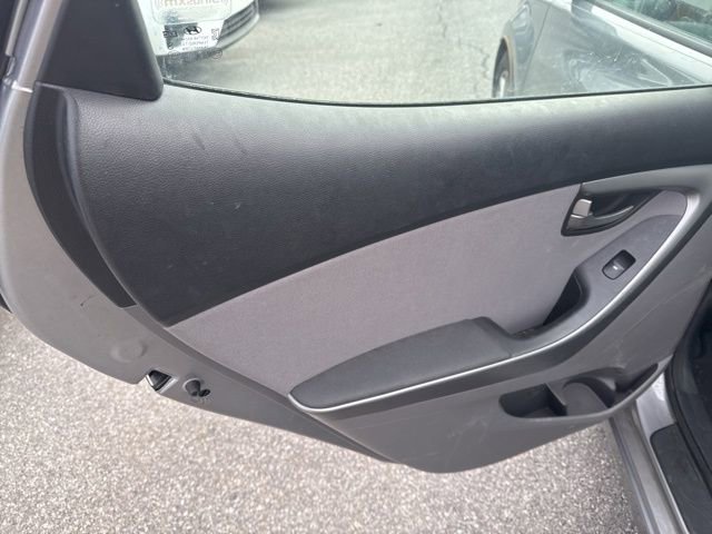 Used 2015 Hyundai Elantra SE w/ Option Group 02 image 13