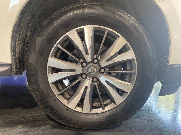 Used 2017 Nissan Pathfinder SV AWD/4WD image 8
