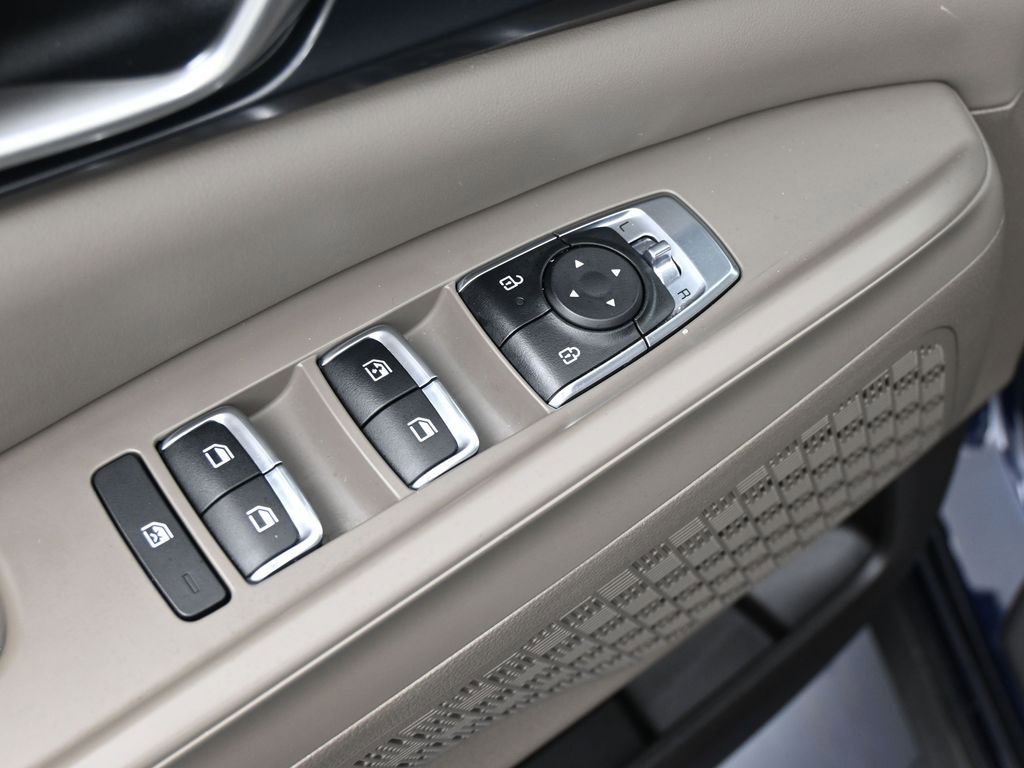 Used 2025 Kia Carnival image 16