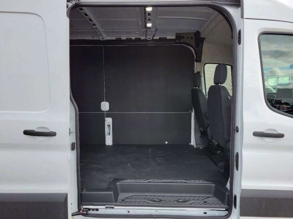 Used 2023 Ford E-Transit Medium Roof w/ Interior Upgrade Package image 17