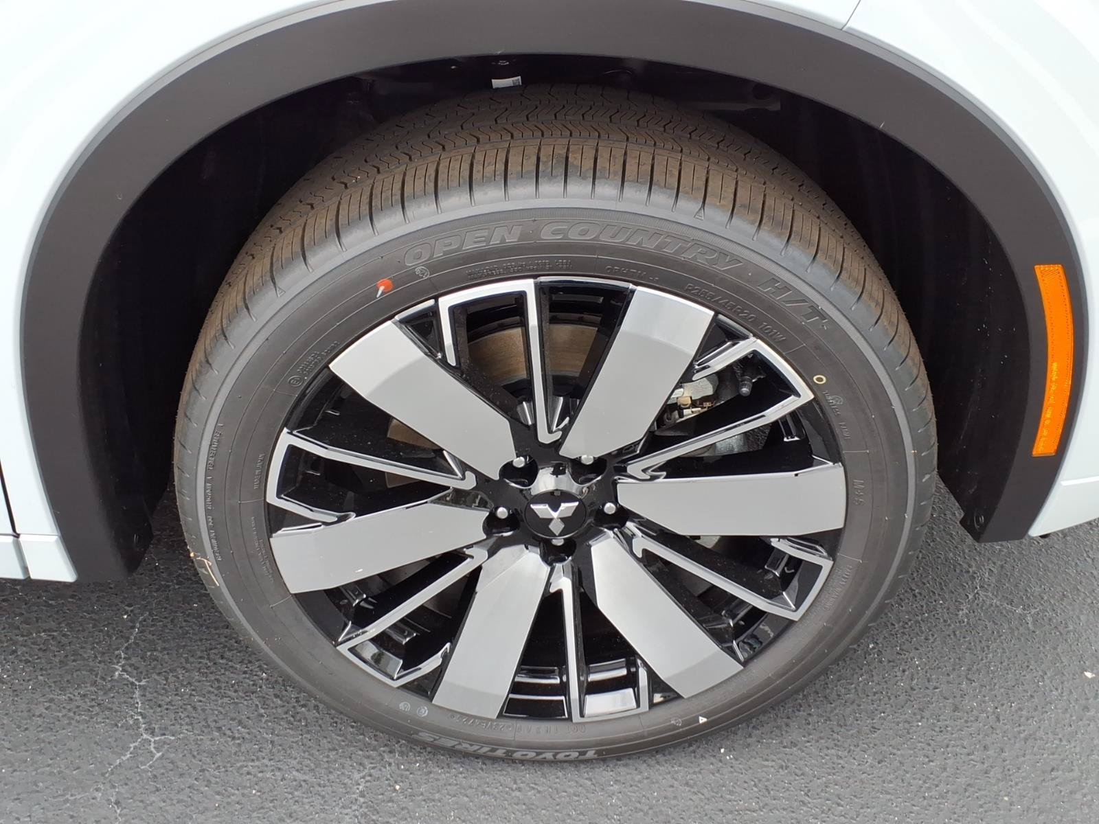 New 2026 Mitsubishi Outlander SEL FWD image 12