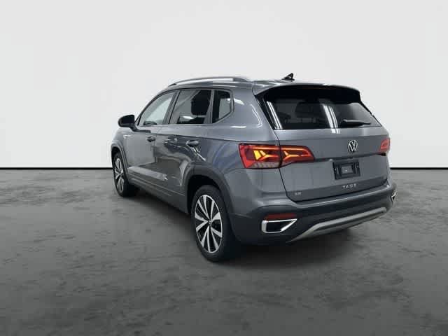 Used 2024 Volkswagen Taos SE FWD image 2
