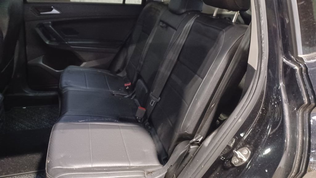 Used 2018 Volkswagen Tiguan SE w/ Panoramic Sunroof Package image 7