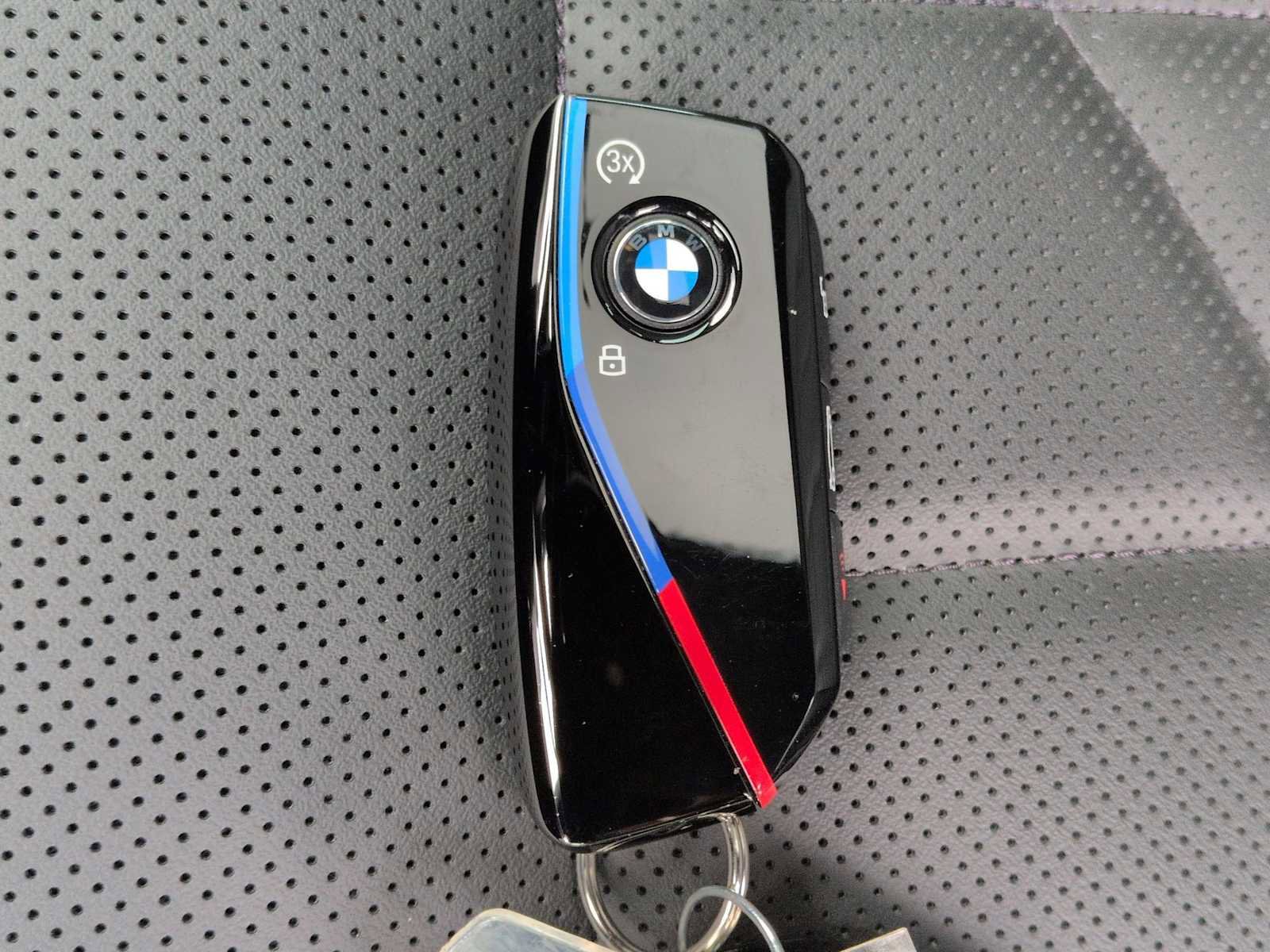 Used 2025 BMW i5 M60 w/ Premium Package image 35