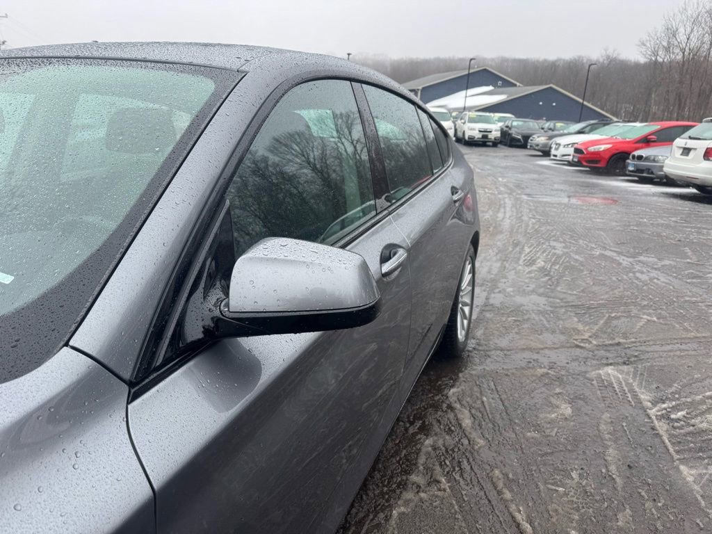 Used 2011 BMW 550i Gran Turismo xDrive image 17