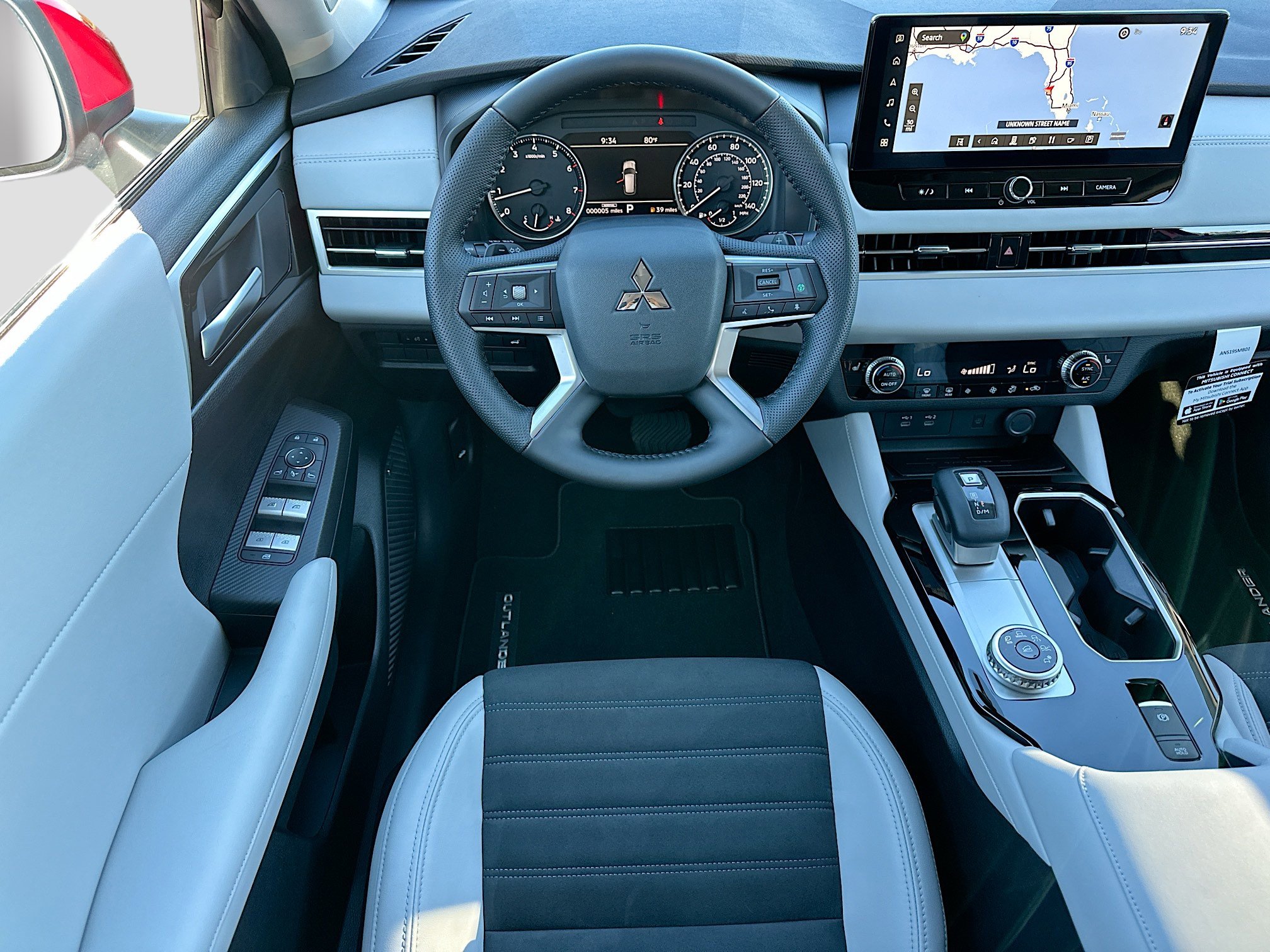 New 2025 Mitsubishi Outlander SE image 16