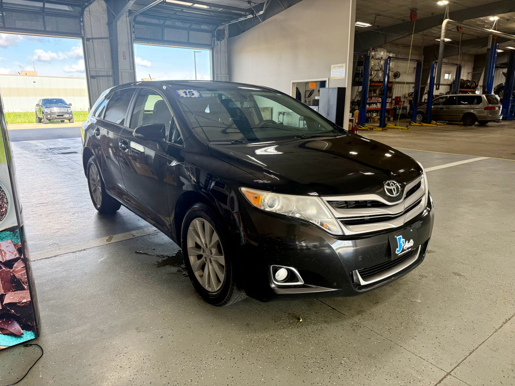 Used 2015 Toyota Venza LE FWD image 4