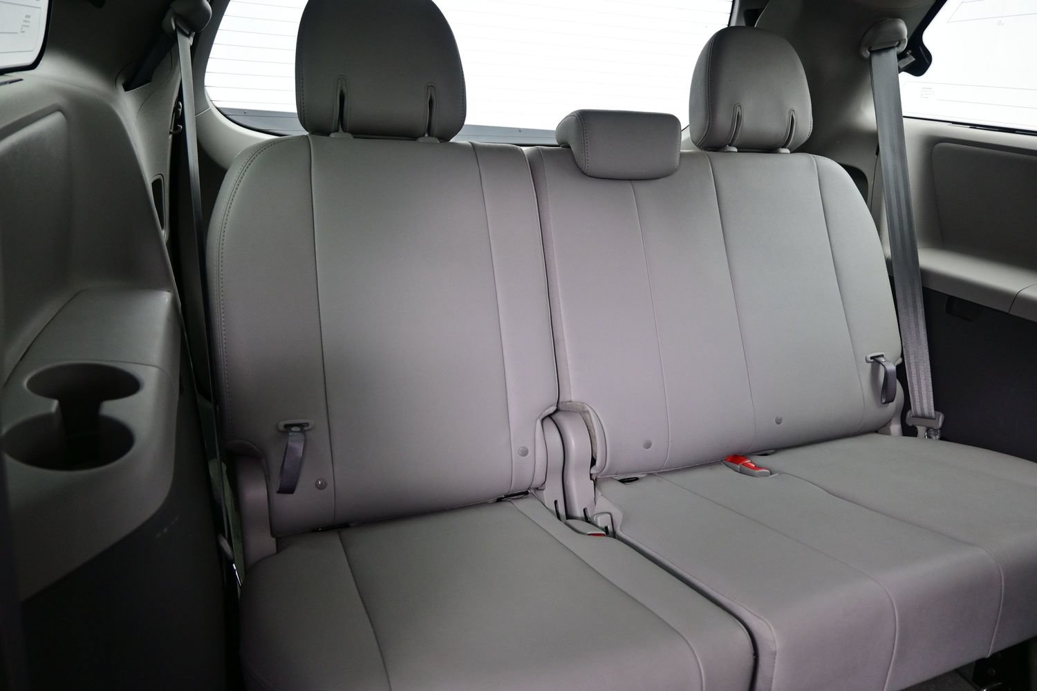 Used 2017 Toyota Sienna XLE w/ XLE Navigation Package FWD image 17