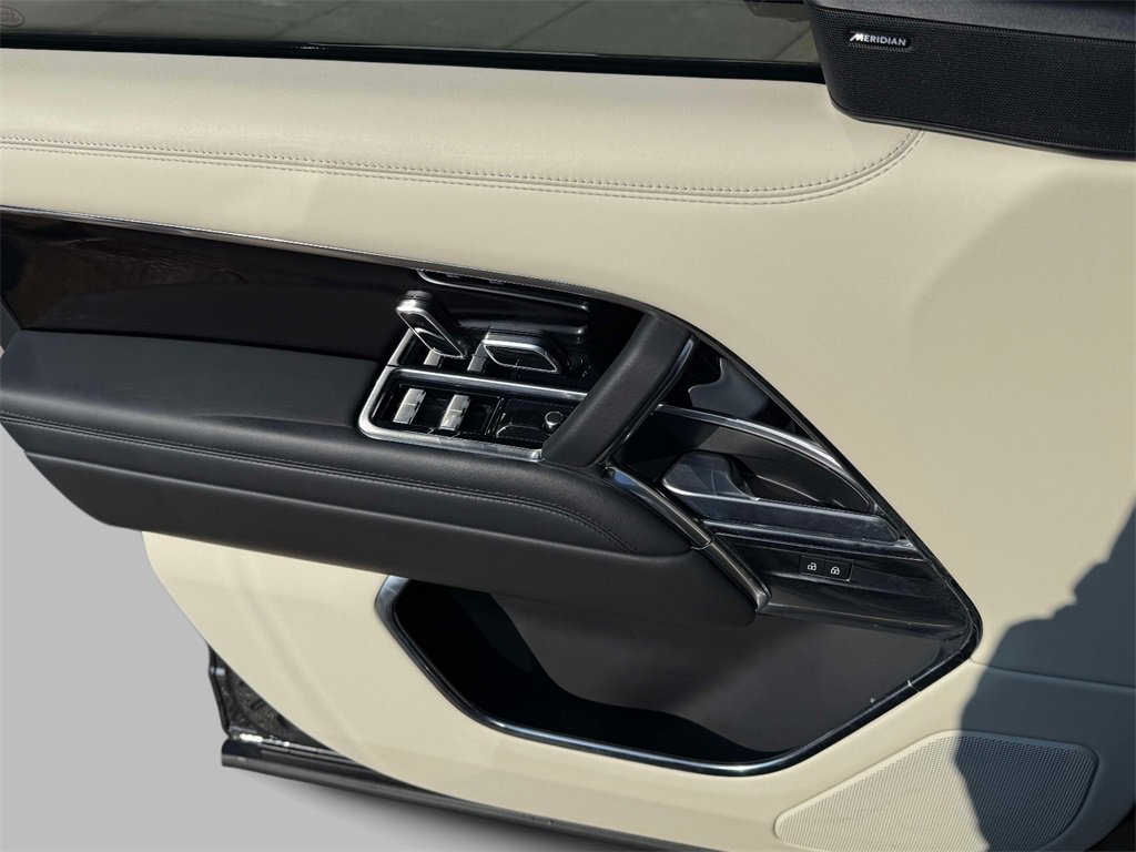 Used 2023 Land Rover Range Rover SE image 20
