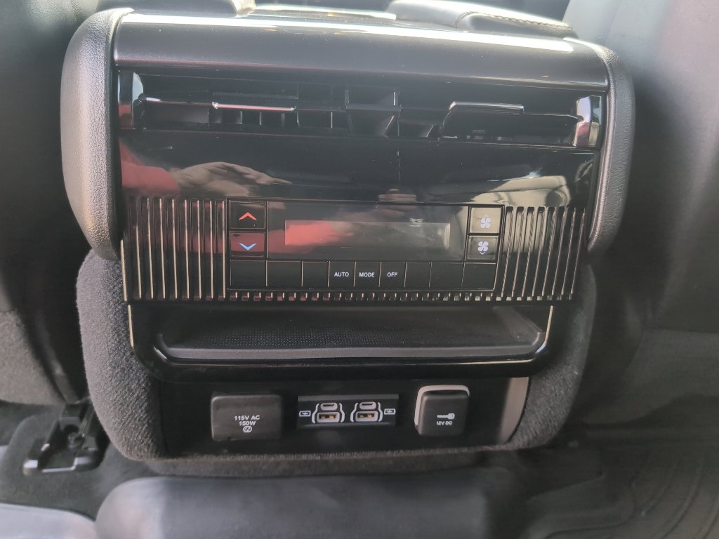 Used 2023 Jeep Wagoneer 4WD image 20