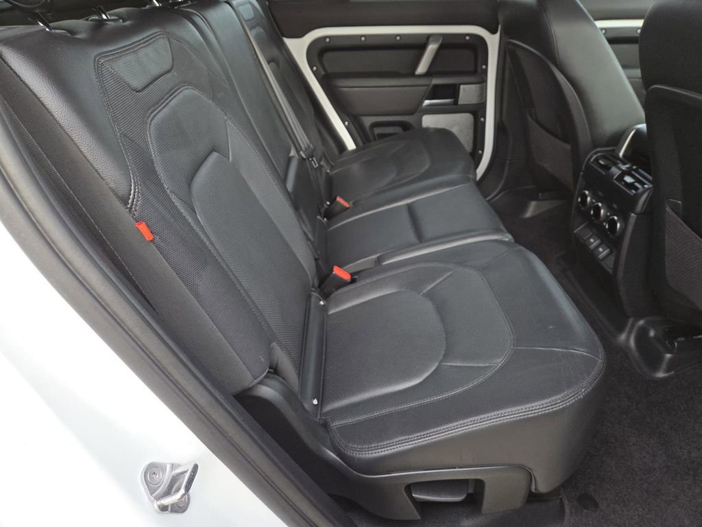 Used 2024 Land Rover Defender 130 X-Dynamic SE image 17
